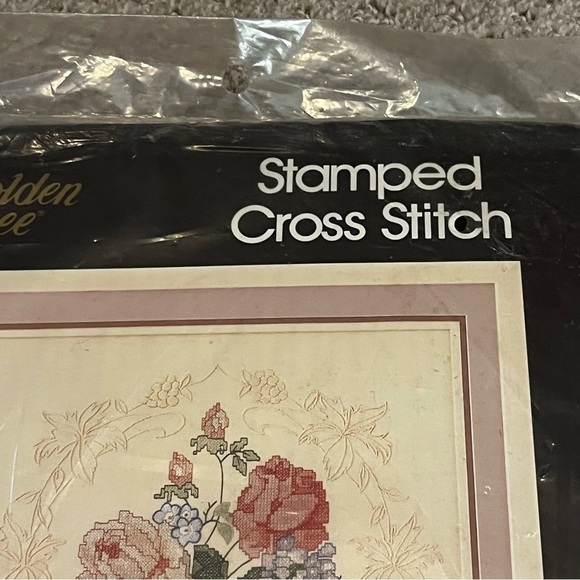 Golden Bee Roses with Border Stamped Cross Stitch Kit 14" x 18" Leaf Floral 90s - Picture 3 of 7